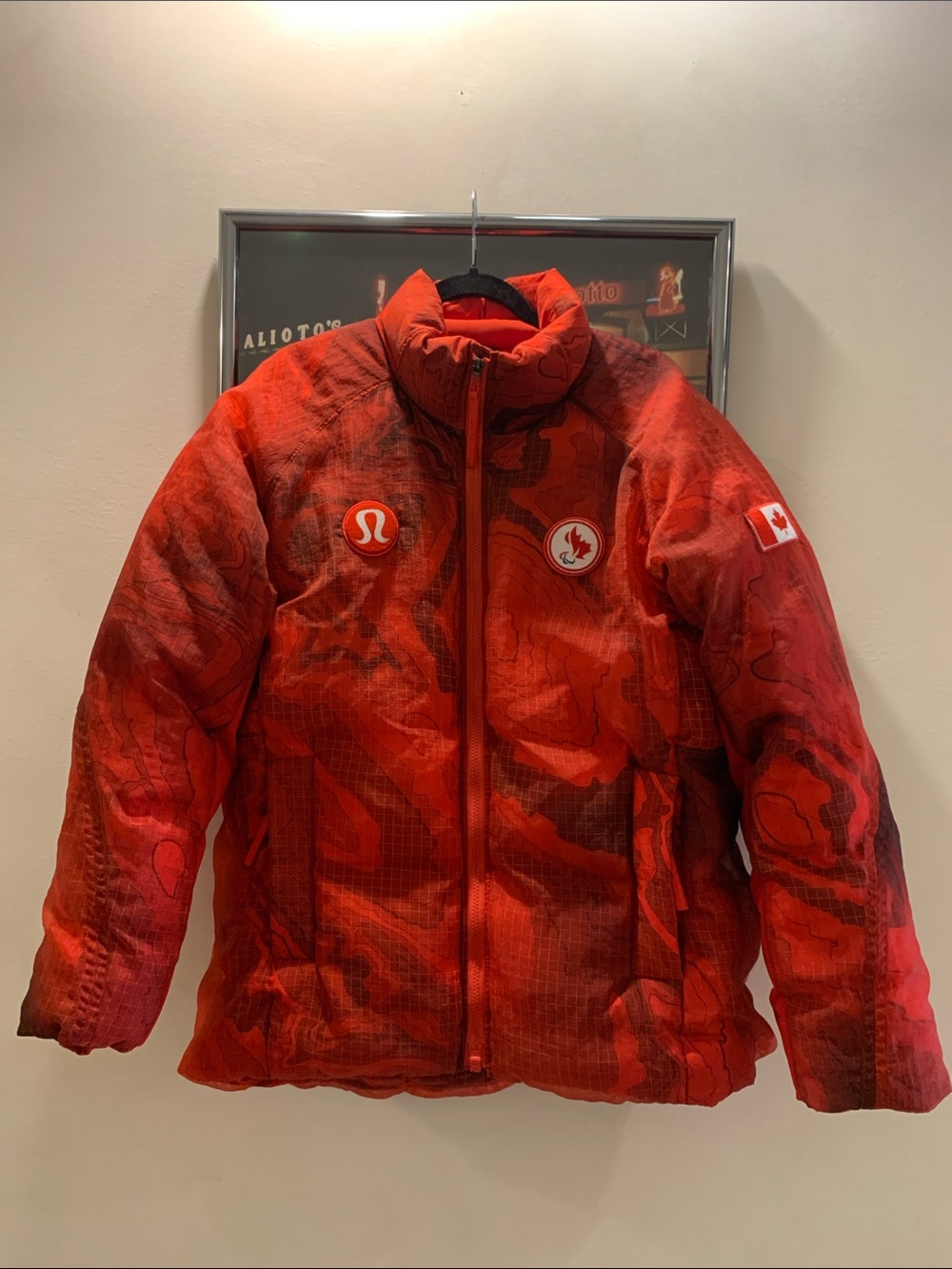 📌 NWOT Lululemon 2026 Team Canada Wunder Puff Translucent 600- Down Fill Jacket - Picture 2 of 10